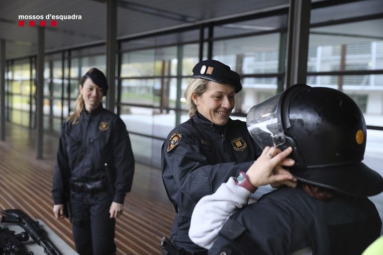 Agentes de la BRIMO de los Mossos d´Esquadra