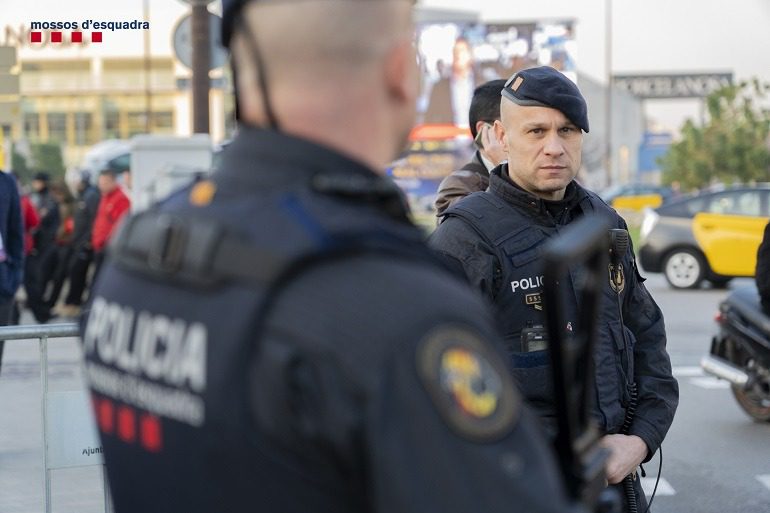 Agentes de la BRIMO de los Mossos d´Esquadra