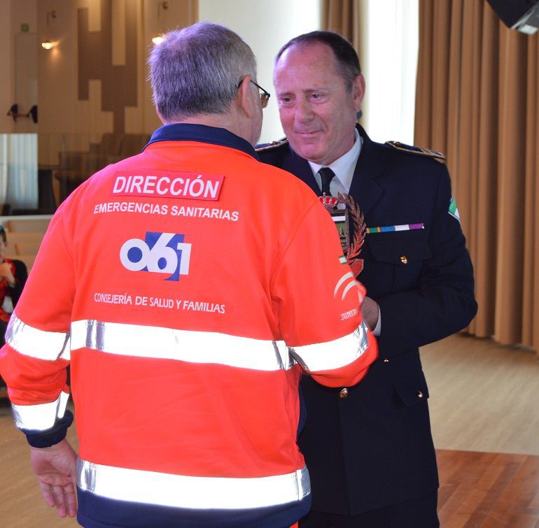 Entrega de reconocimiento en el XVII Congreso de AJDEPLA en Chiclana de la Frontera. Entrevista a su presidente, Juan Antonio Ferrer Medina