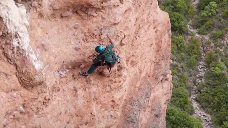 Montañismo. Reportaje sobre los GREIM de la Guardia Civil.
