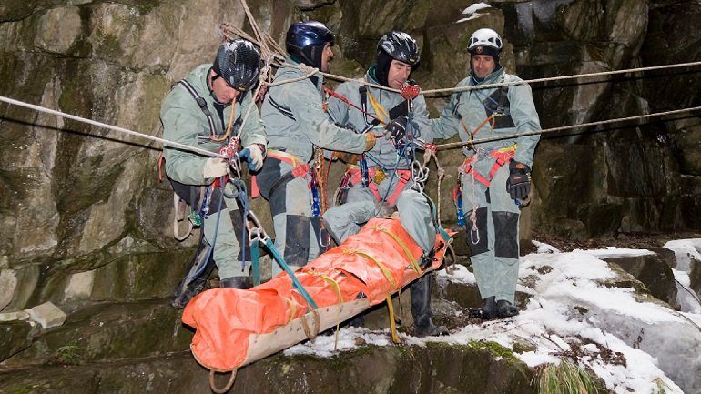 Espeleología. Reportaje sobre el GREIM de la Guardia Civil