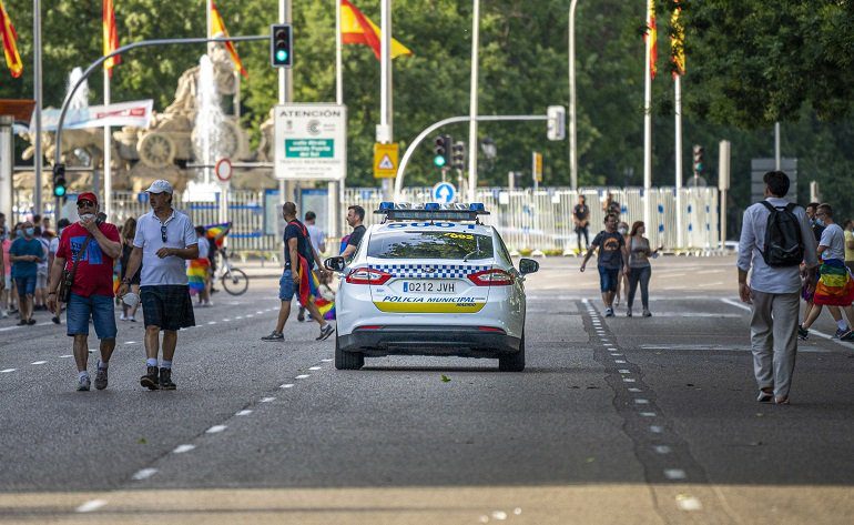 Coche Policía Municipal en el MADO. Oskar de Santos Tapia, jefe Superior de la Policía Municipal de Madrid. Entrevista en Canal de Noticias USECIM