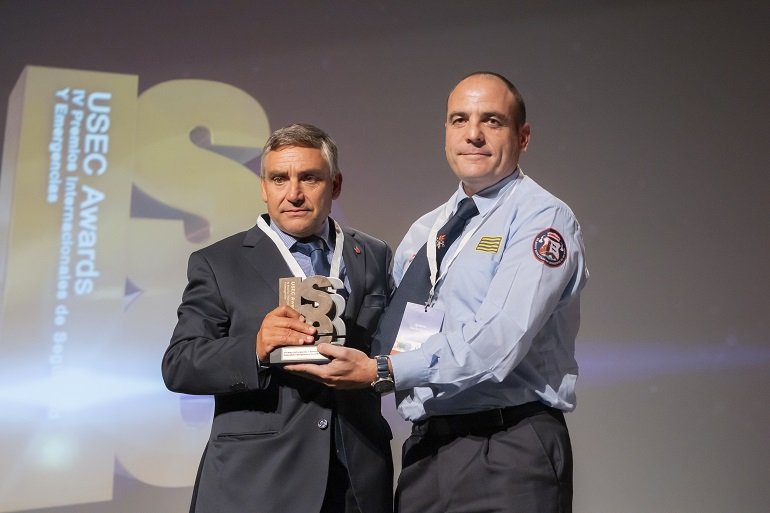 USEC Awards 2023. APTB, ASOCIACIÓN PROFESIONAL DE TÉCNICOS DE BOMBEROS.
Por el "Car Crash-show: conducta PAS en la prevención e intervención en siniestros de tráfico dentro de la Semana de la Prevención de Incendios 2023".
