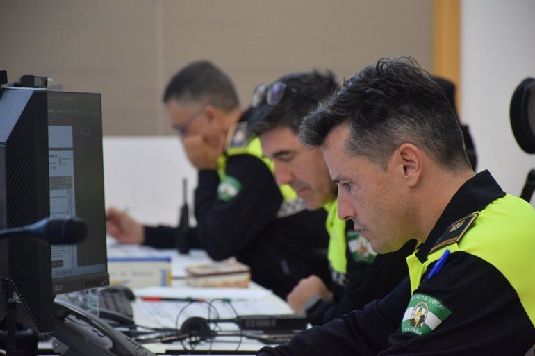Centro de Control de la Policía Local de Sevilla con sistemas de geolocalización y videovigilancia